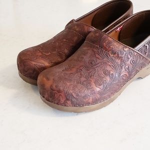 Sanita Shoes - Sanita embossed clogs Sanita Shoes - Sanita embossed clogs